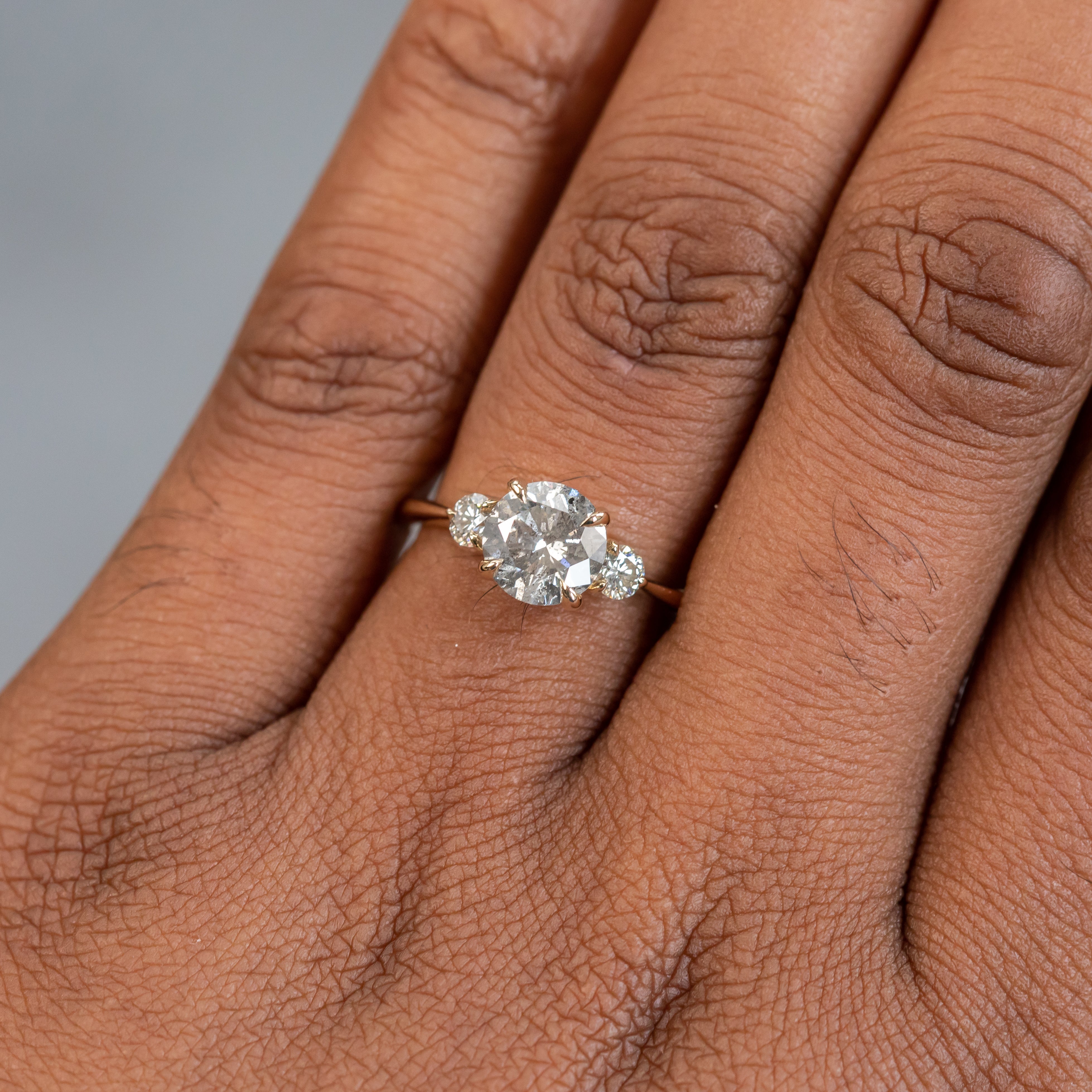 Round Diamond Three Stone Ring - Setting