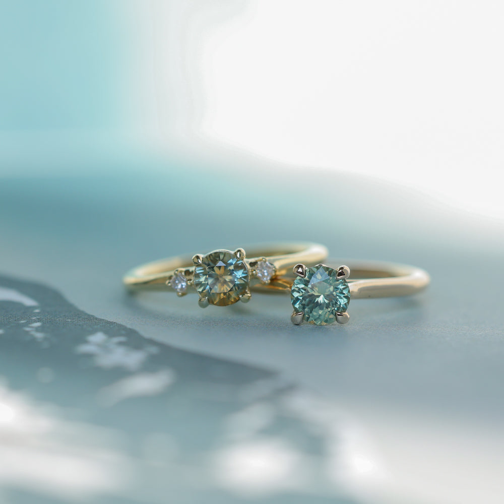 0.71ct Bicolor Round Montana Sapphire and Princess Cut Diamond Rapids Low Profile Ring in 18k Yellow Gold