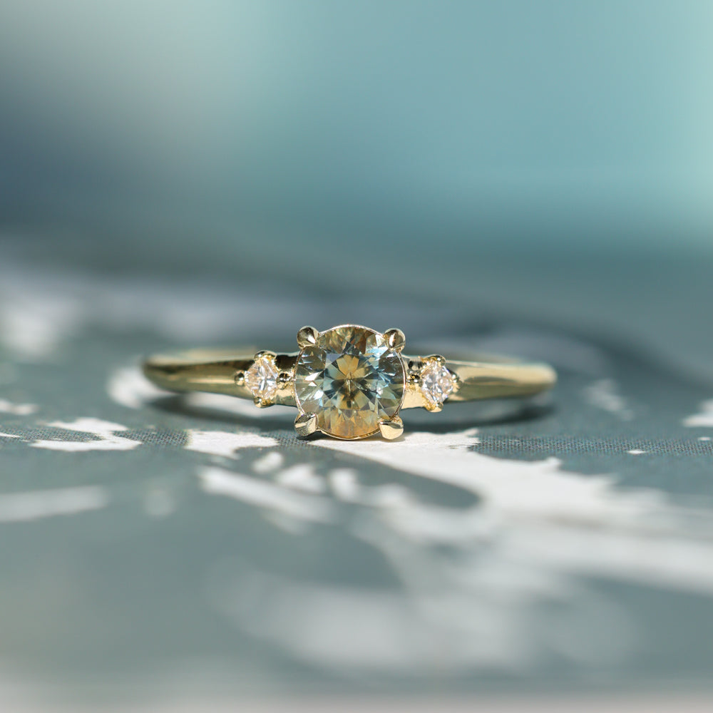 0.71ct Bicolor Round Montana Sapphire and Princess Cut Diamond Rapids Low Profile Ring in 18k Yellow Gold