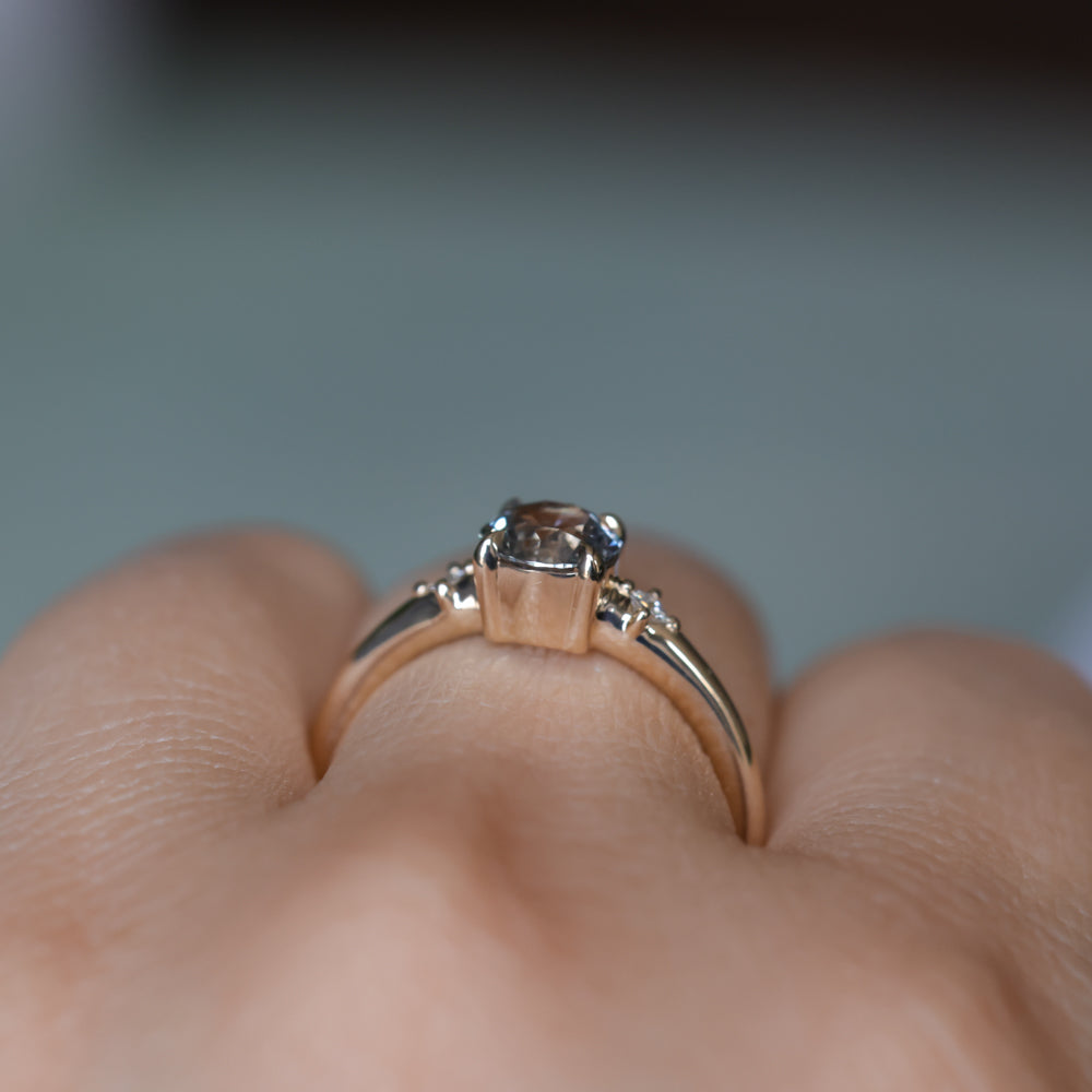 0.98ct Round Color Shifting Untreated Montana Sapphire and Princess Cut Diamond Rapids Low Profile Ring in 14k Yellow Gold