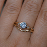 0.98ct Round Color Shifting Untreated Montana Sapphire and Princess Cut Diamond Rapids Low Profile Ring in 14k Yellow Gold