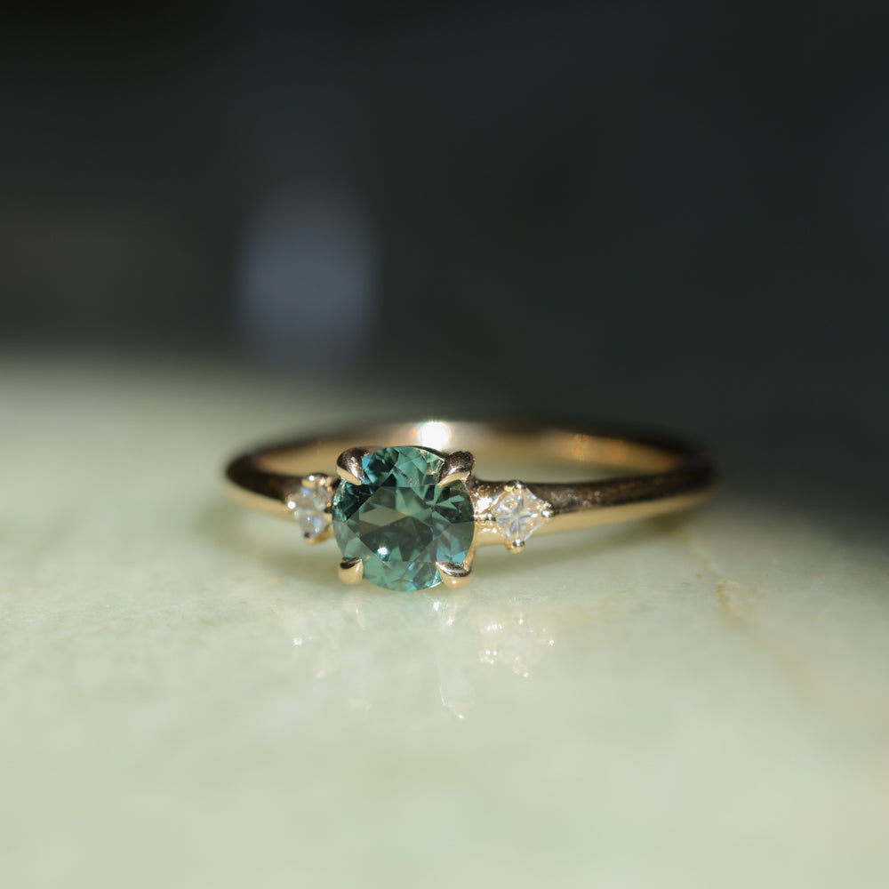 0.80ct Round Montana Sapphire and Princess Cut Diamond Rapids Low Profile Ring in 14k Yellow Gold