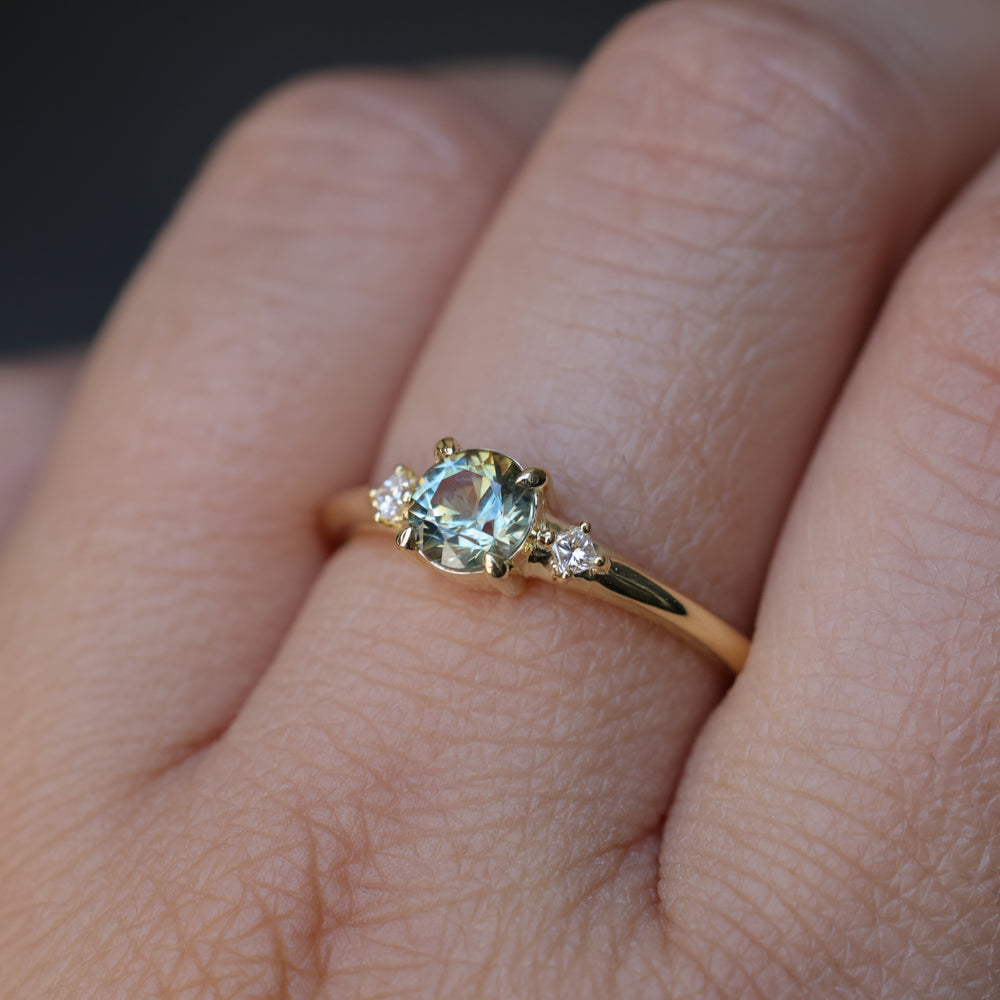 0.71ct Bicolor Round Montana Sapphire and Princess Cut Diamond Rapids Low Profile Ring in 18k Yellow Gold
