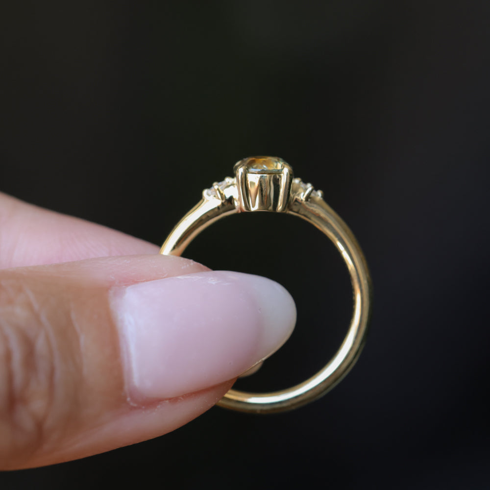 0.71ct Bicolor Round Montana Sapphire and Princess Cut Diamond Rapids Low Profile Ring in 18k Yellow Gold