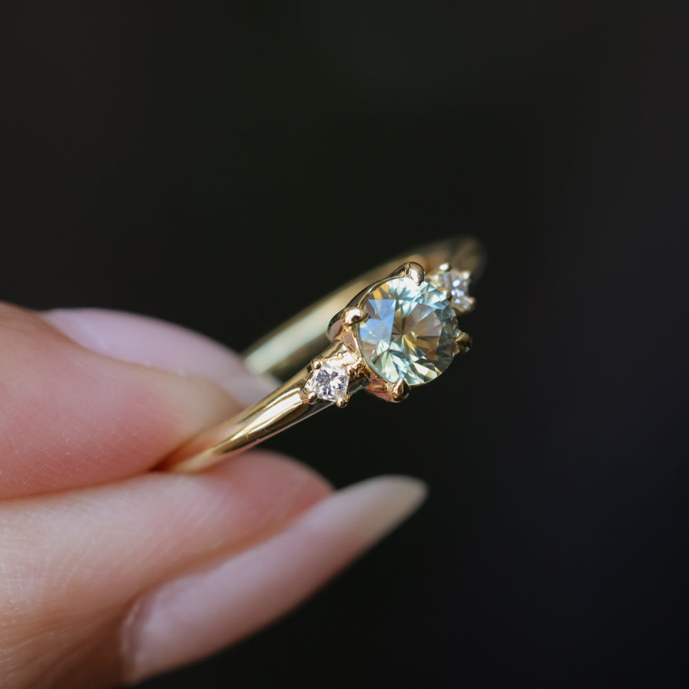 0.71ct Bicolor Round Montana Sapphire and Princess Cut Diamond Rapids Low Profile Ring in 18k Yellow Gold