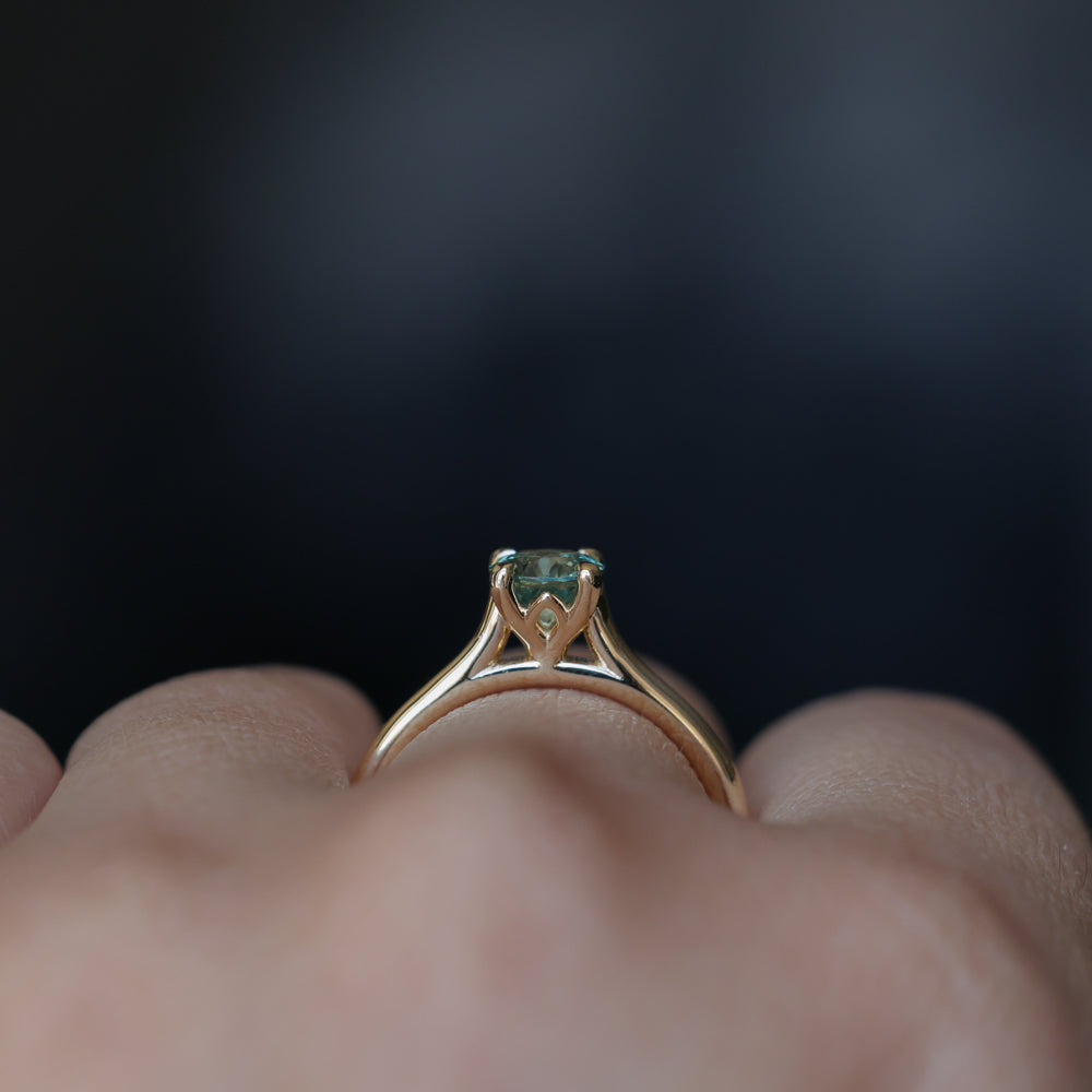 0.78ct Round Seafoam Teal Green Montana Sapphire Four Prong Lotus Solitaire in 14k Yellow Gold