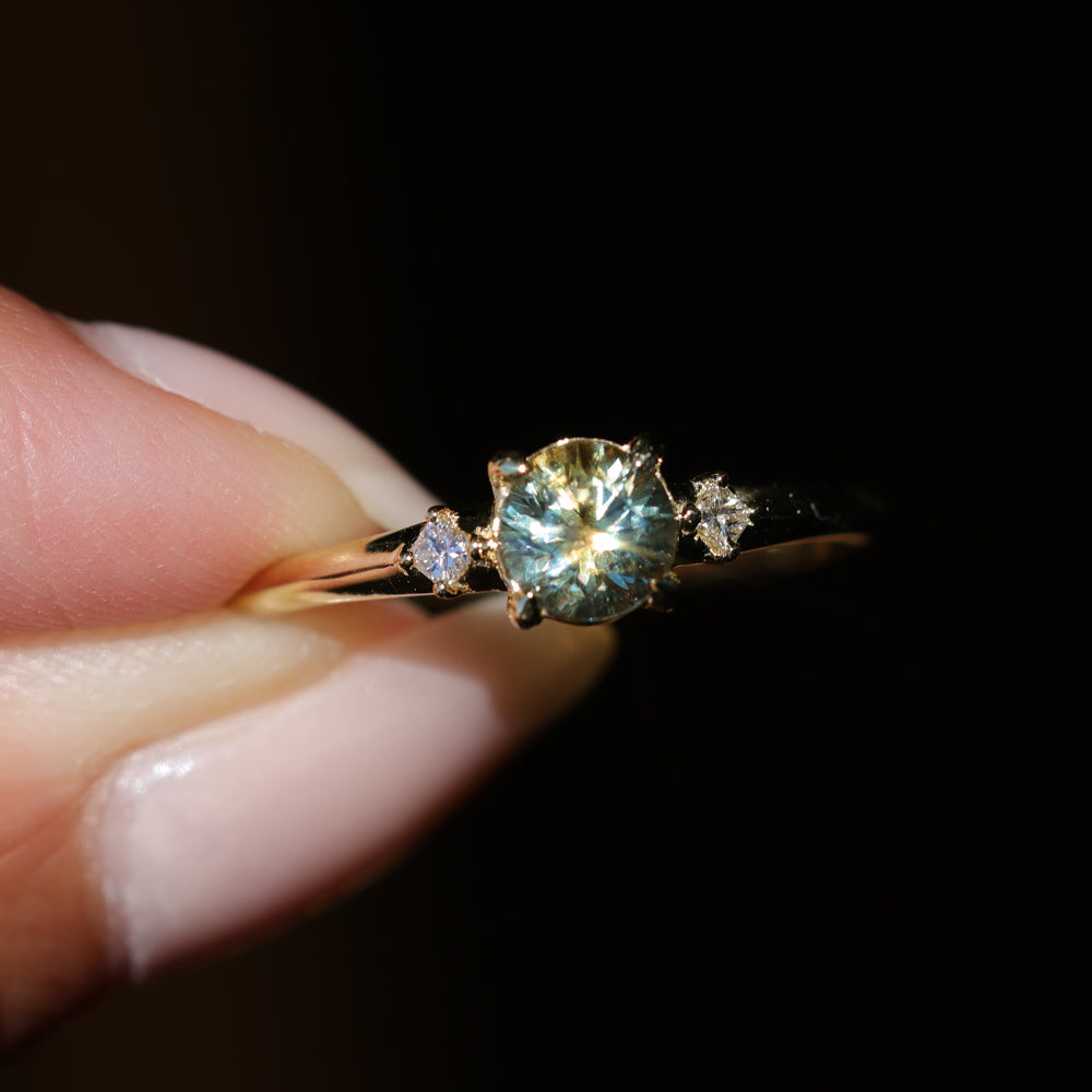 0.71ct Bicolor Round Montana Sapphire and Princess Cut Diamond Rapids Low Profile Ring in 18k Yellow Gold