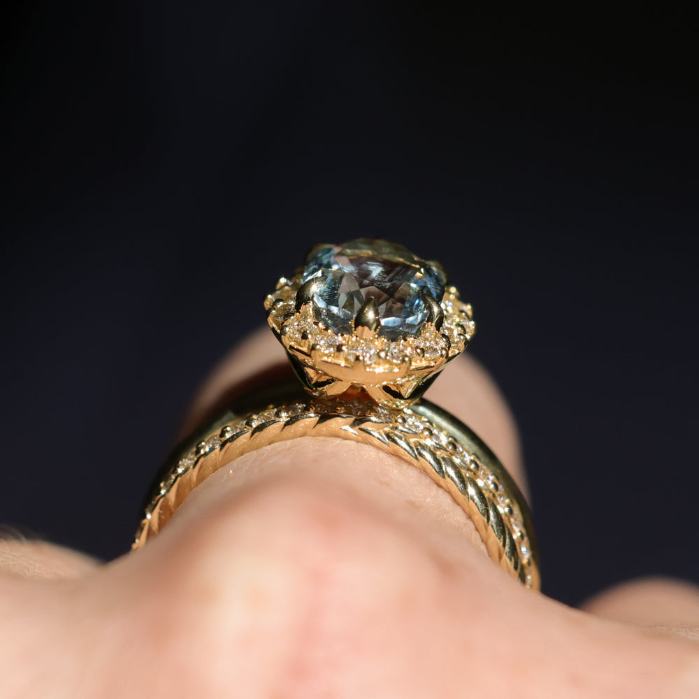 2.52ct Oval Untreated Montana Sapphire Antique-Style Diamond Halo Ring in 18k Yellow Gold