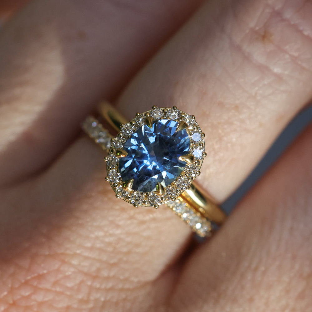 2.52ct Oval Untreated Montana Sapphire Antique-Style Diamond Halo Ring in 18k Yellow Gold