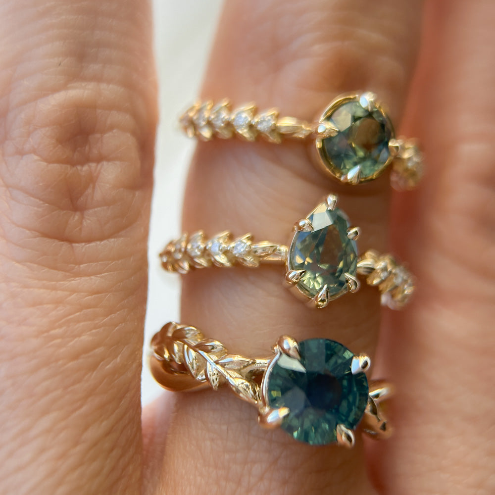 0.92ct Untreated Round Australian Parti Sapphire Low Profile 4 Prong Vine Solitaire with Diamonds in 18k Yellow