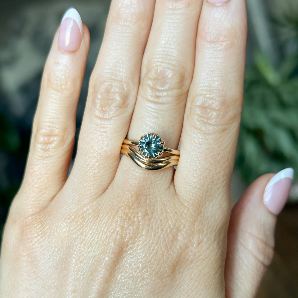1.34ct Round Teal Montana Sapphire Scallop Cup Solitaire in 14k Yellow Gold
